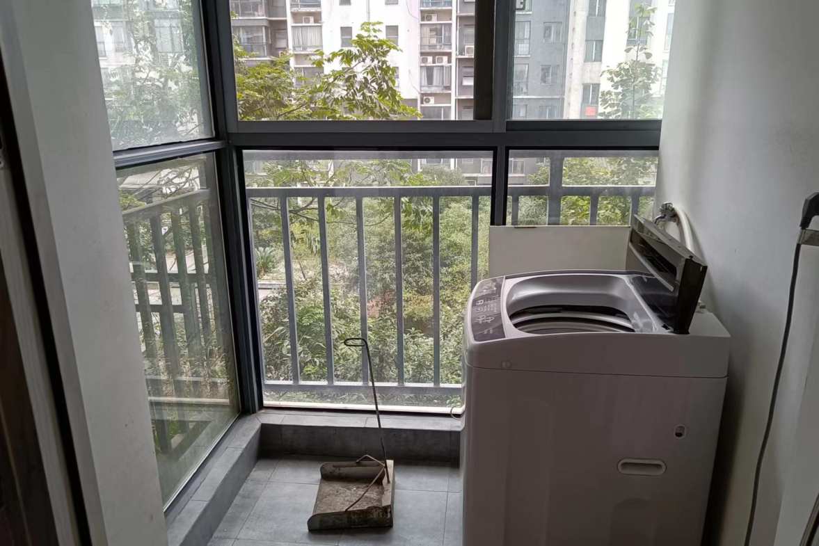 领御一方中心  1室1厅1卫   1300.00元/月室内图