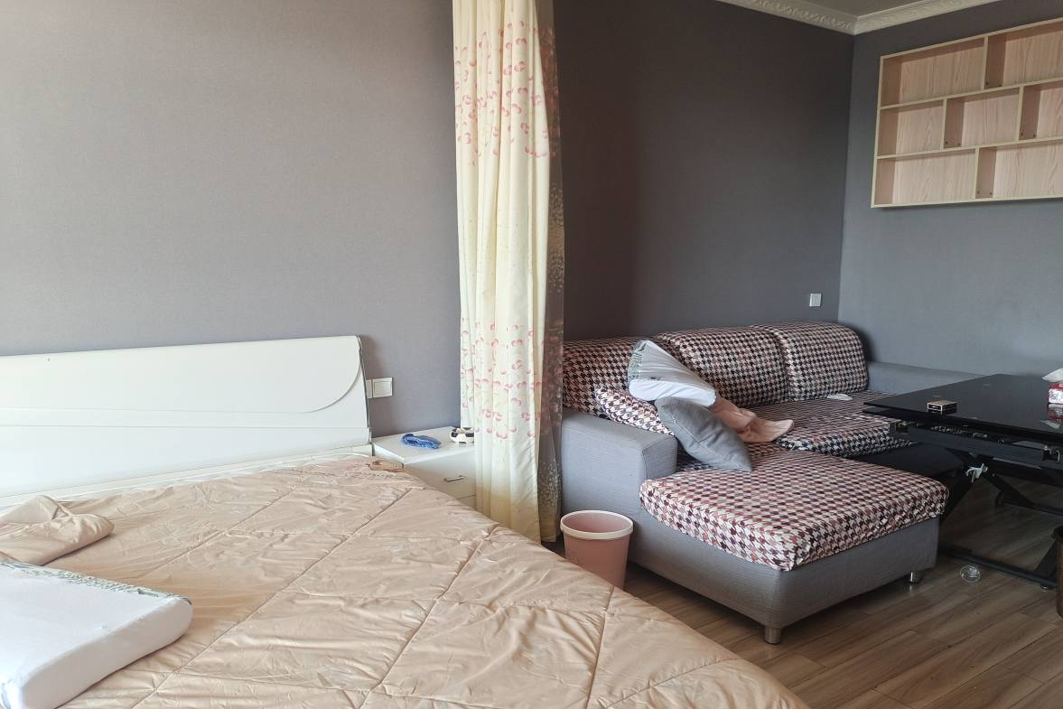 富厚名邸  1室1厅1卫    1200.0元/月室内图1