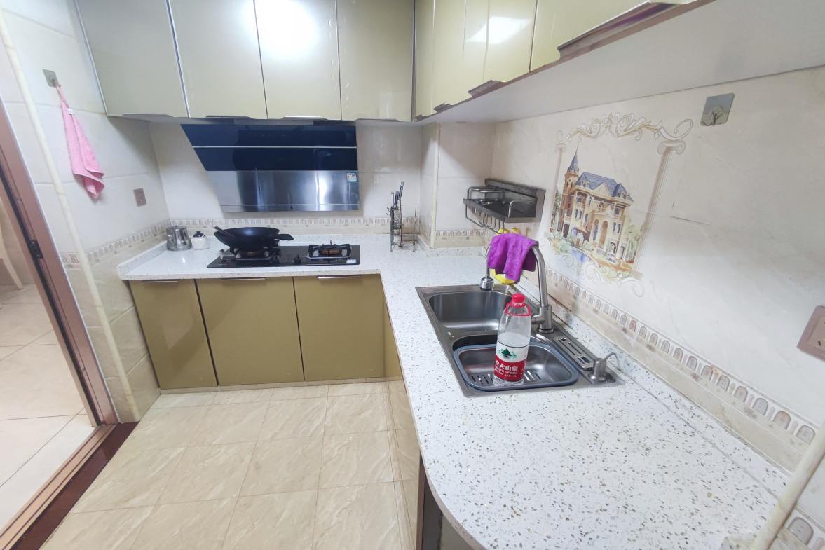 愉景湾东域  3室2厅1卫    2300.0元/月室内图