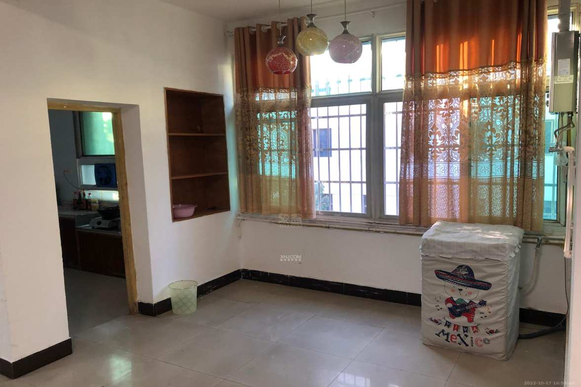 红旗中路散盘  4室2厅1卫    1500.0元/月室内图