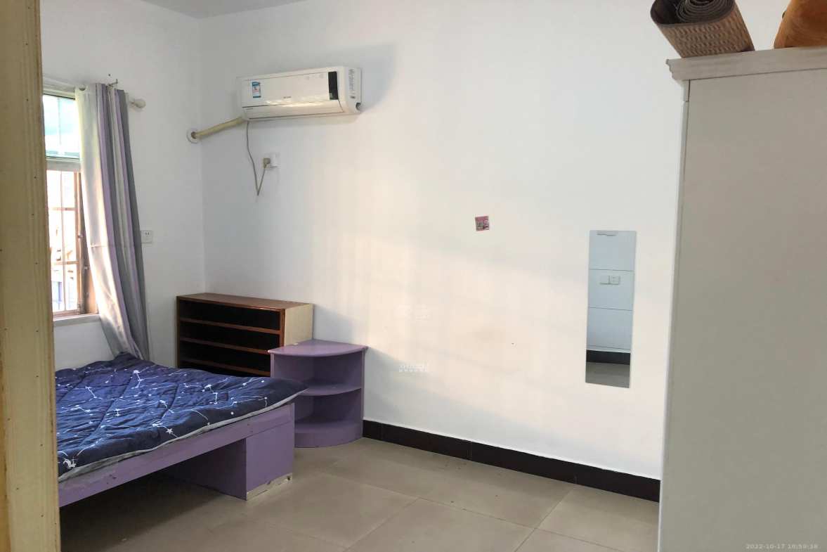 红旗中路散盘  4室2厅1卫    1500.0元/月室内图