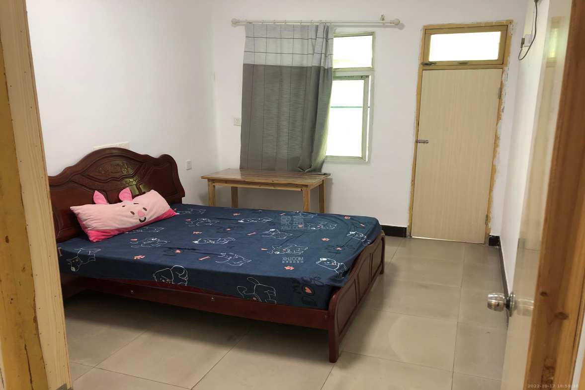 红旗中路散盘  4室2厅1卫    1500.0元/月室内图