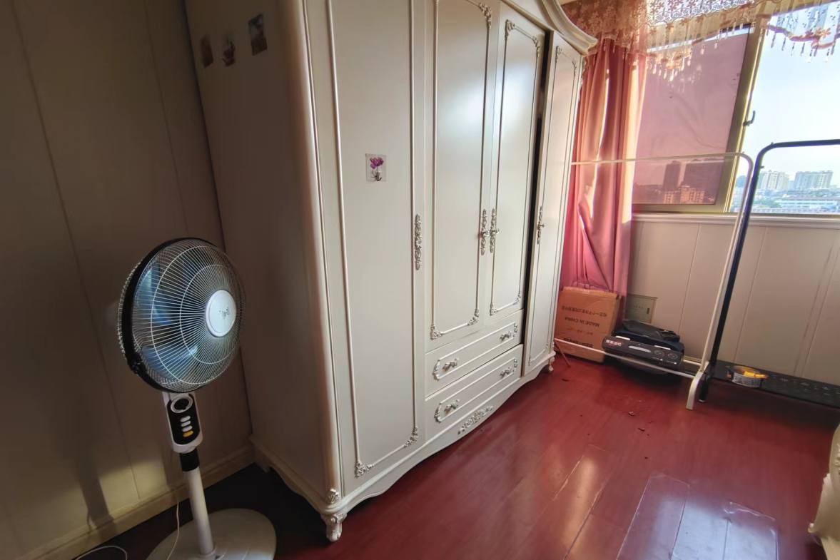 西湖公寓  1室1厅1卫    1300.0元/月室内图