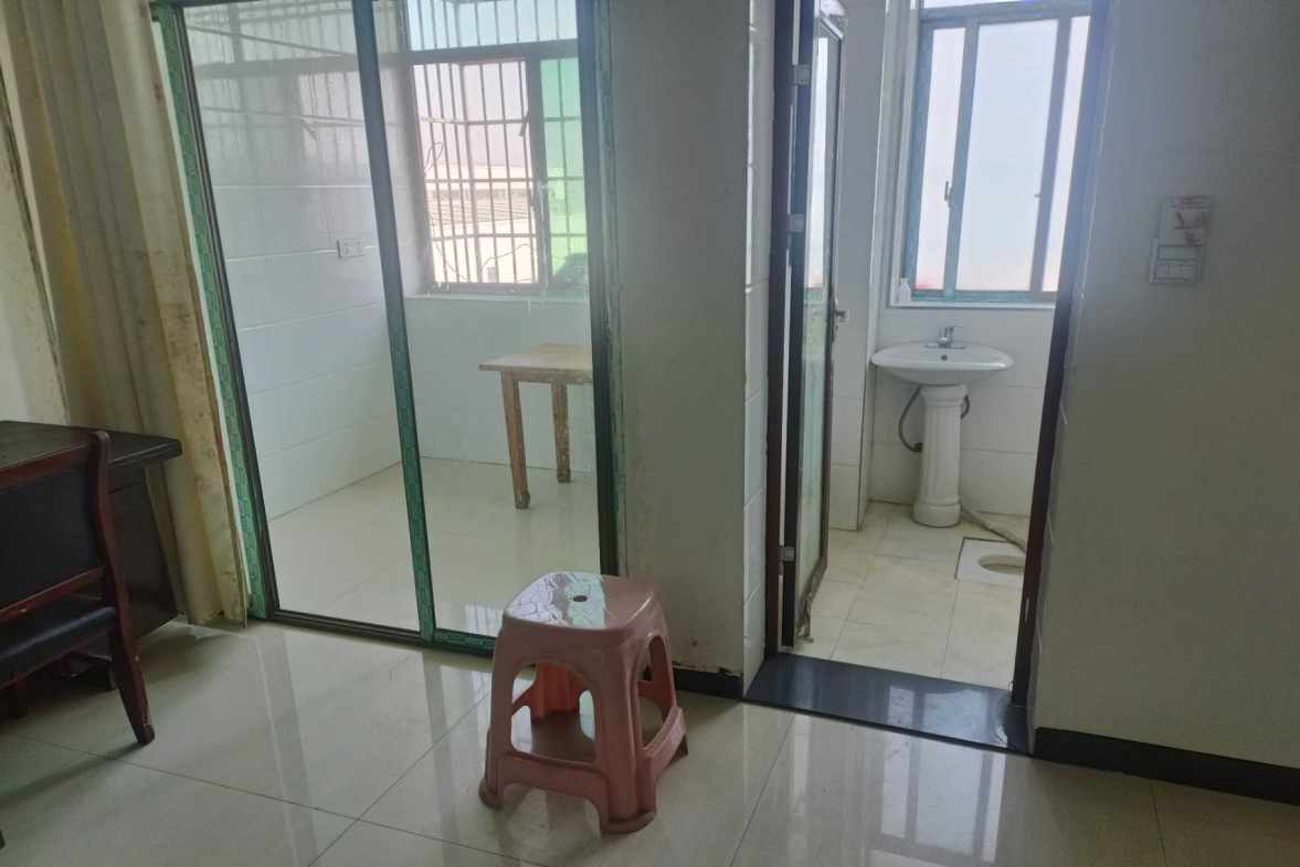 乌金安置小区  1室1厅1卫   450.00元/月室内图
