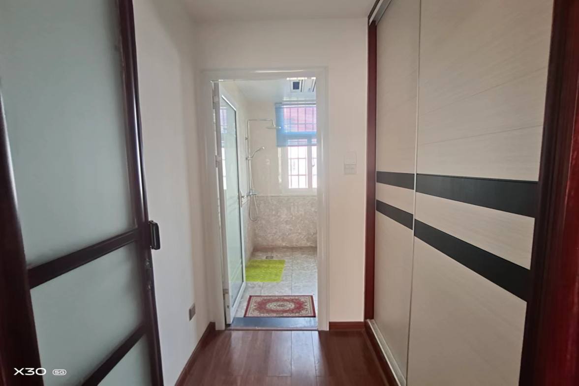 湘中园  3室2厅2卫    120.0万客厅