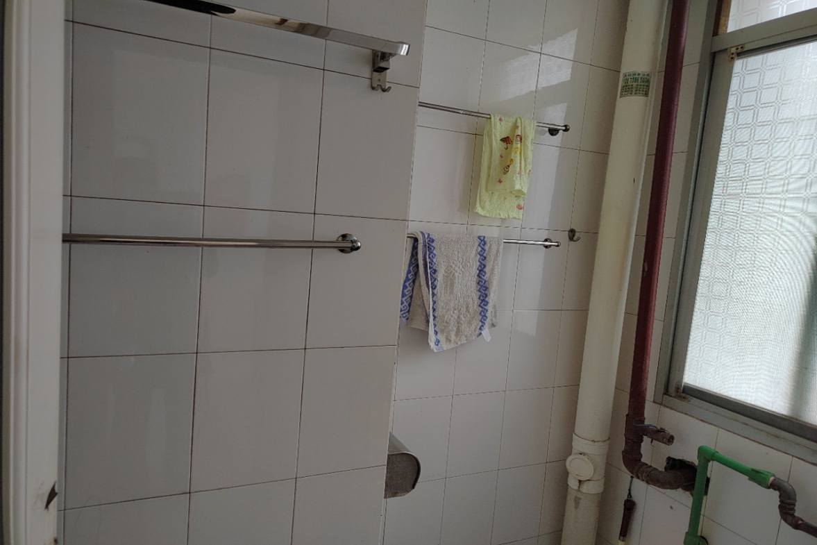 市人大政协机关大院住宅区(老市委) 3室2厅1卫 1200.0元/月 市人大政协机关大院住宅区(老市委) 3室2厅1卫 1200.0元/月室内图