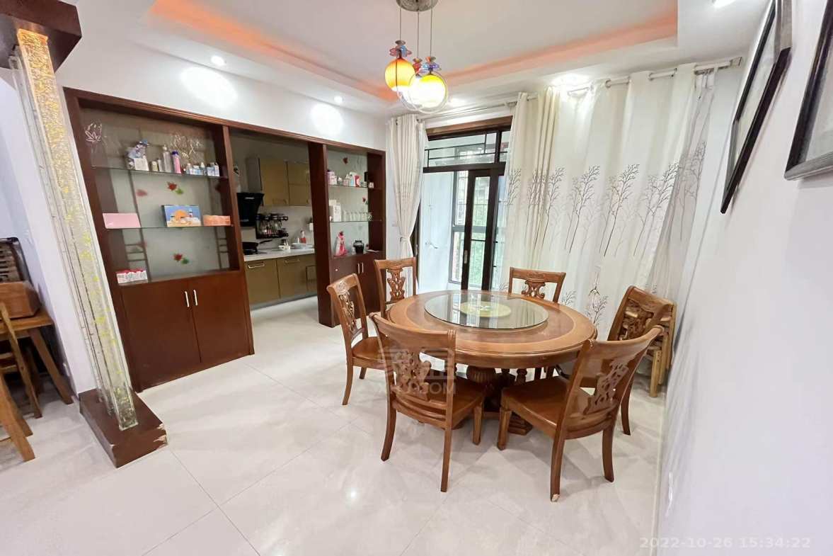 中央皇庭  4室2厅2卫    2500.0元/月室内图