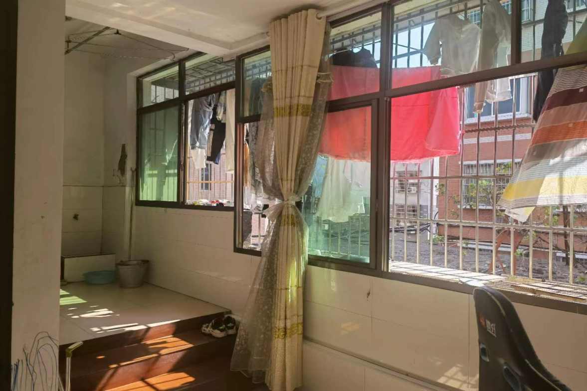 大桃路鑫桃苑安置小区  3室2厅2卫   36.80万室内图