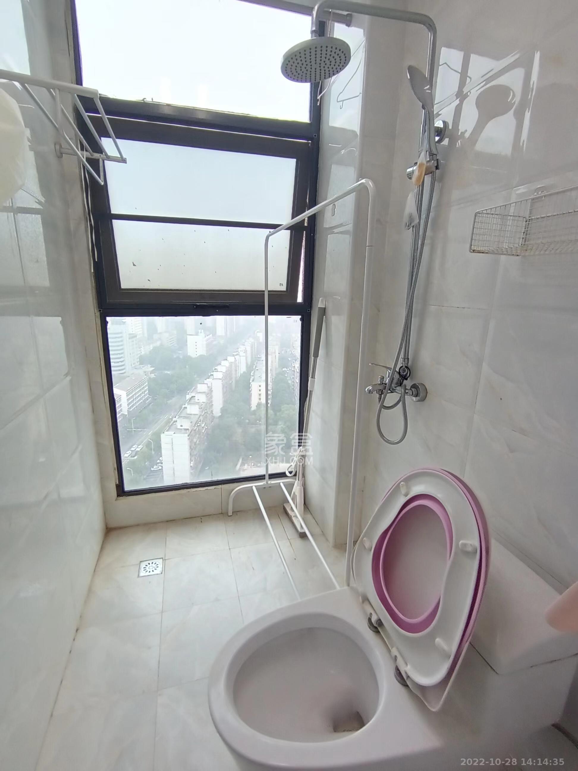 红橡华园(菲莎公馆) 1室1厅1卫 1800.0元/月