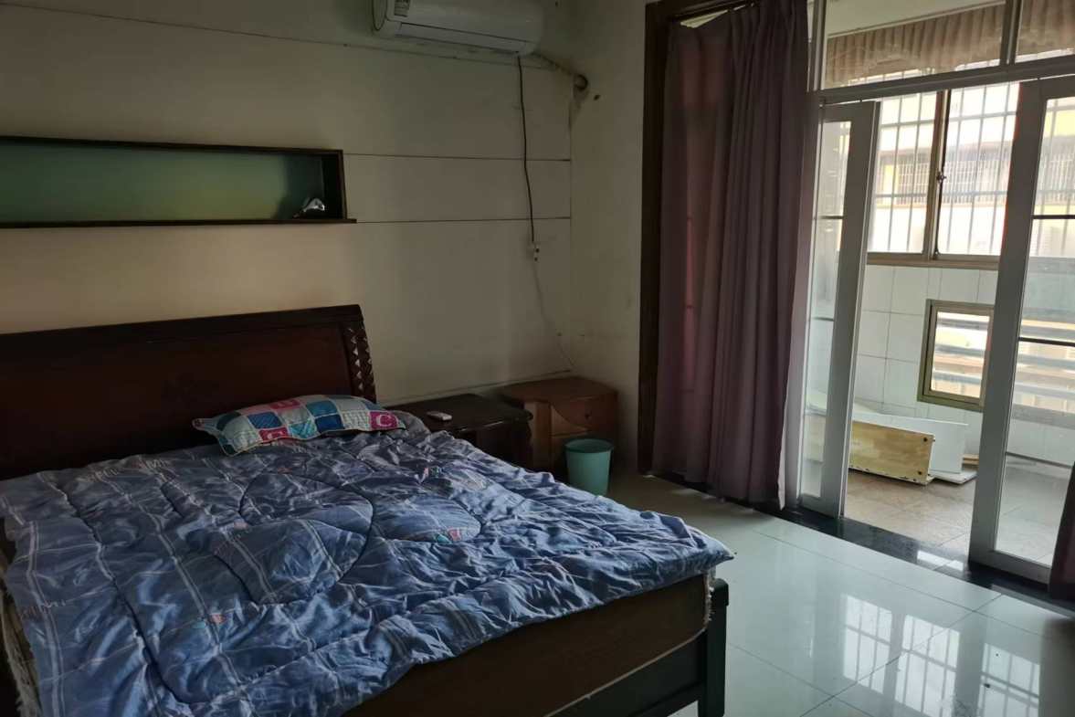 衡泽大厦 4室2厅2卫 2000.00元/月 衡泽大厦 4室2厅2卫 2000.00元/月室内图