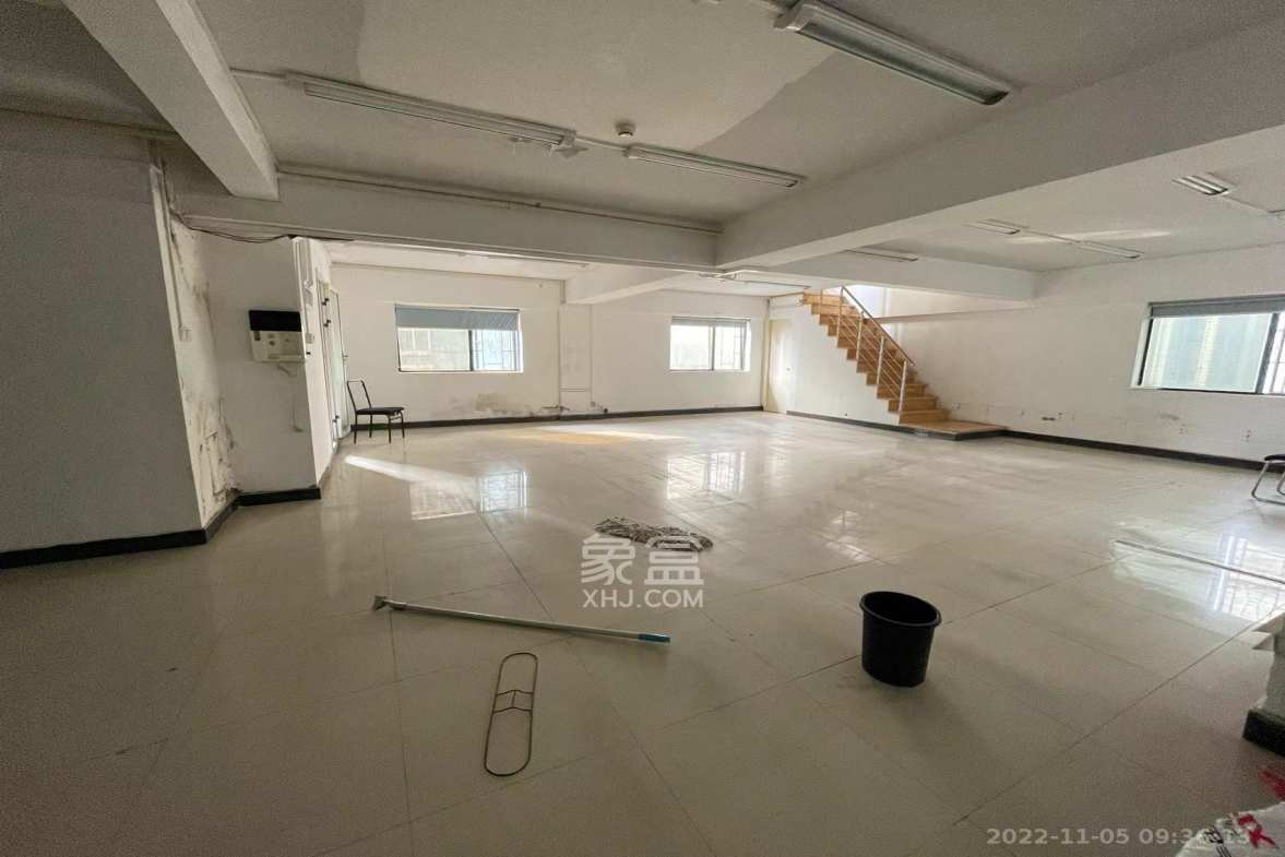 城市快线（新建大厦）  2室2厅1卫    11000.0元/月室内图
