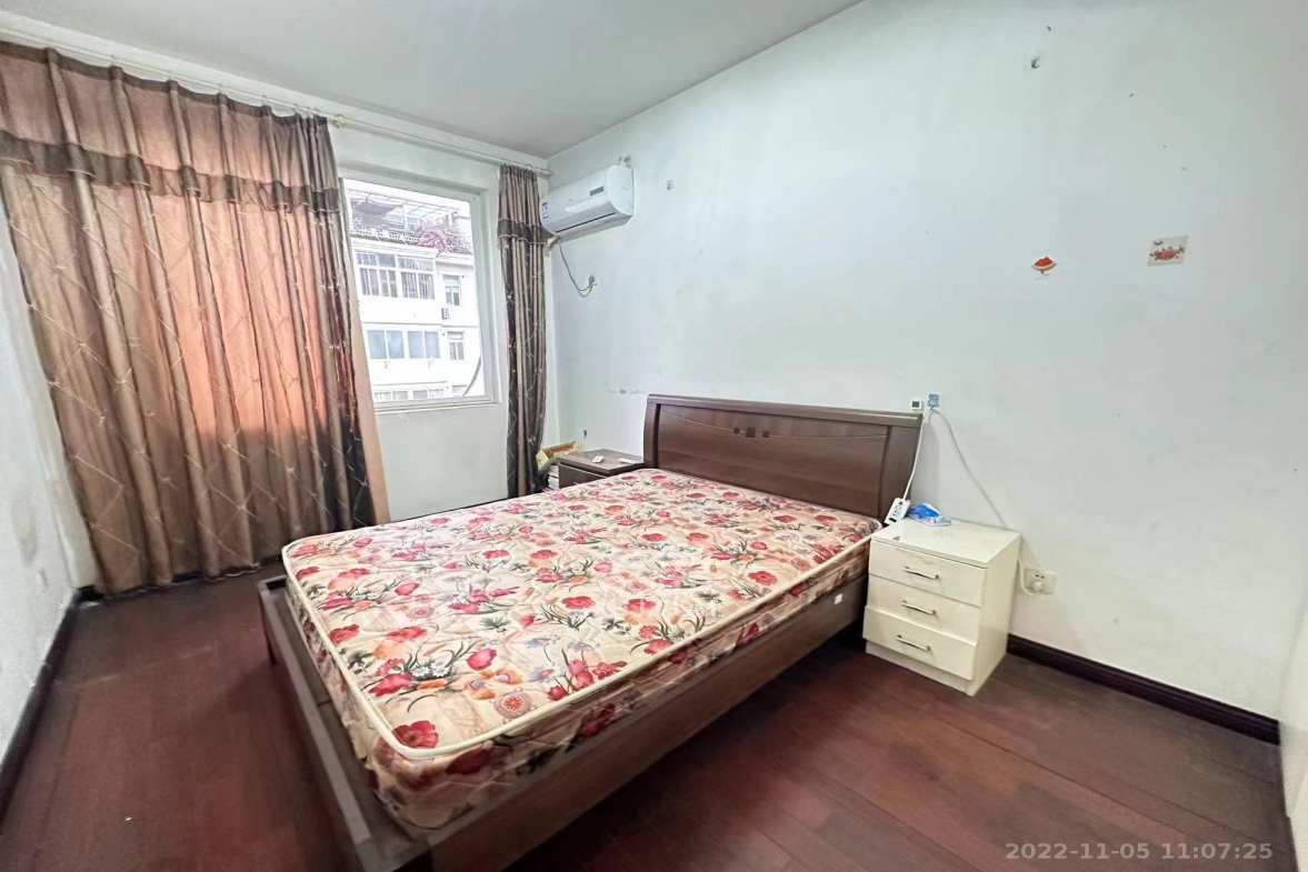 科大佳园南苑  4室2厅1卫    2800.0元/月室内图