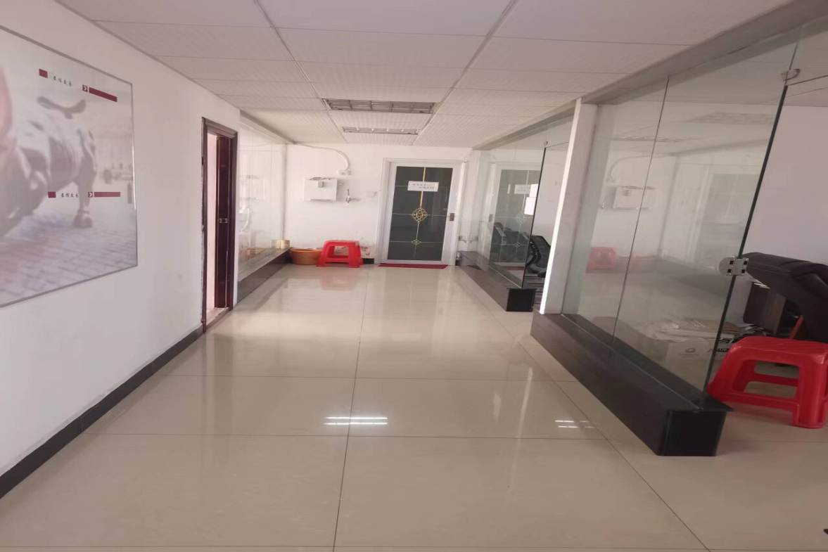 鸿都苑  4室2厅2卫    82.8万客厅