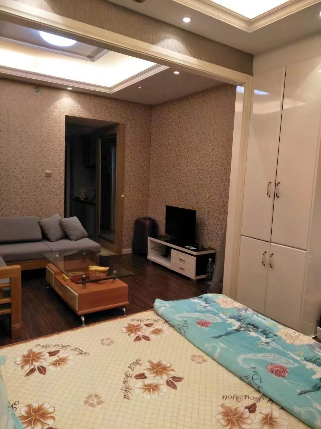 万豪城市花园 1室1厅1卫 32.80万 万豪城市花园 1室1厅1卫 32.80万客厅