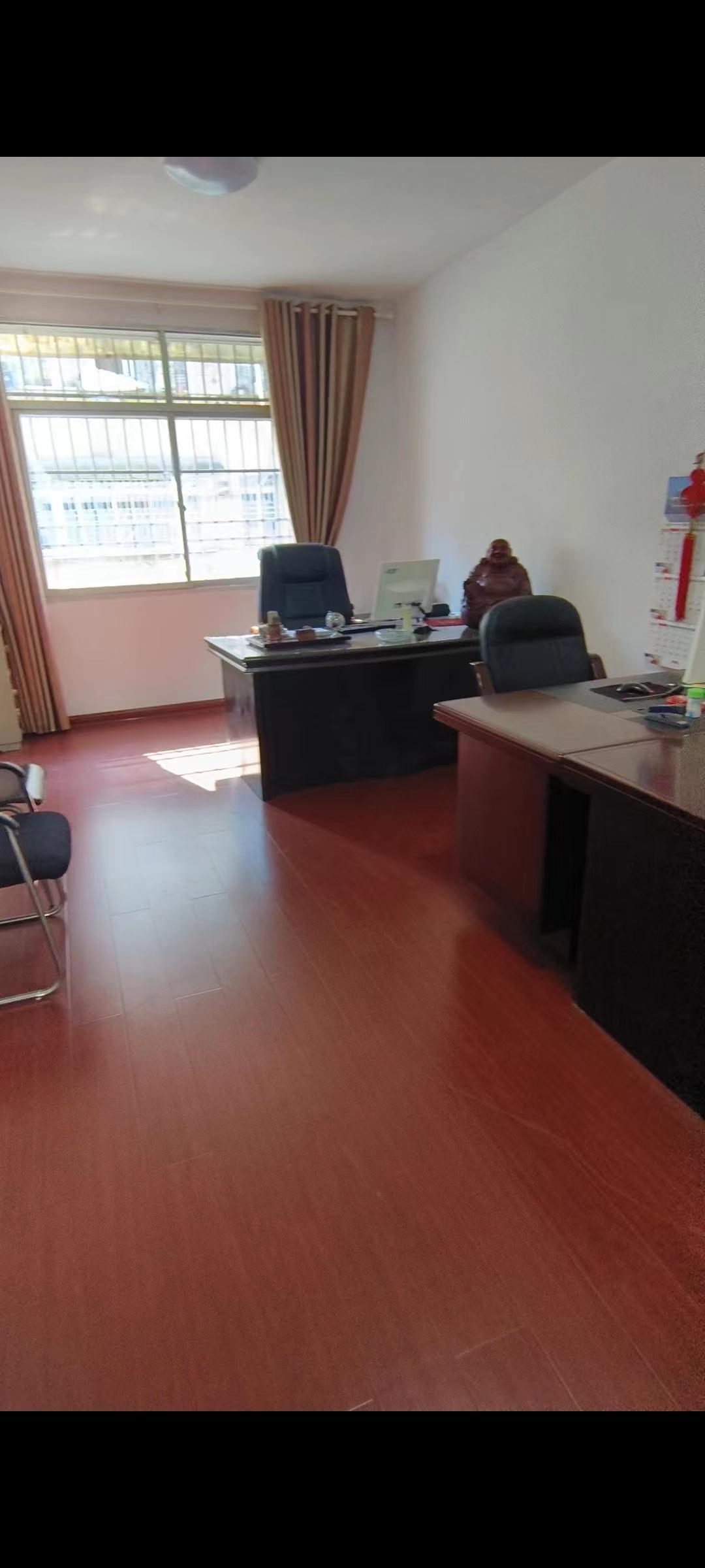 区商业局家属楼(清泉)  3室2厅1卫    78.8万 区商业局家属楼(清泉)  3室2厅1卫    78.8万室内图