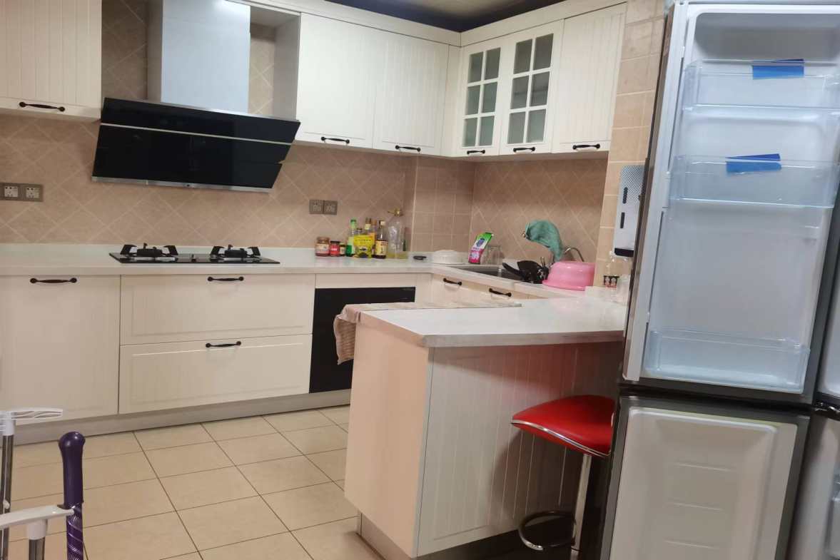 檀香山  4室2厅2卫    3500.0元/月室内图