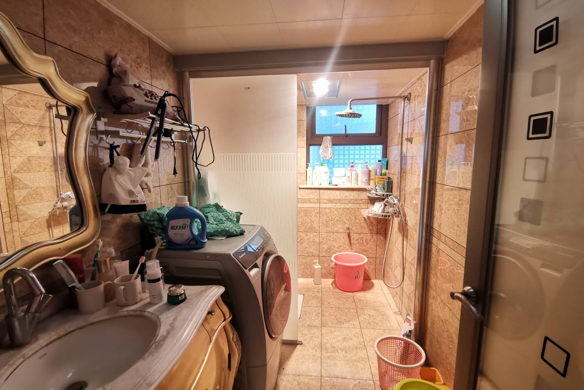 大同芙蓉  4室2厅2卫    109.0万 大同芙蓉  4室2厅2卫    109.0万客厅