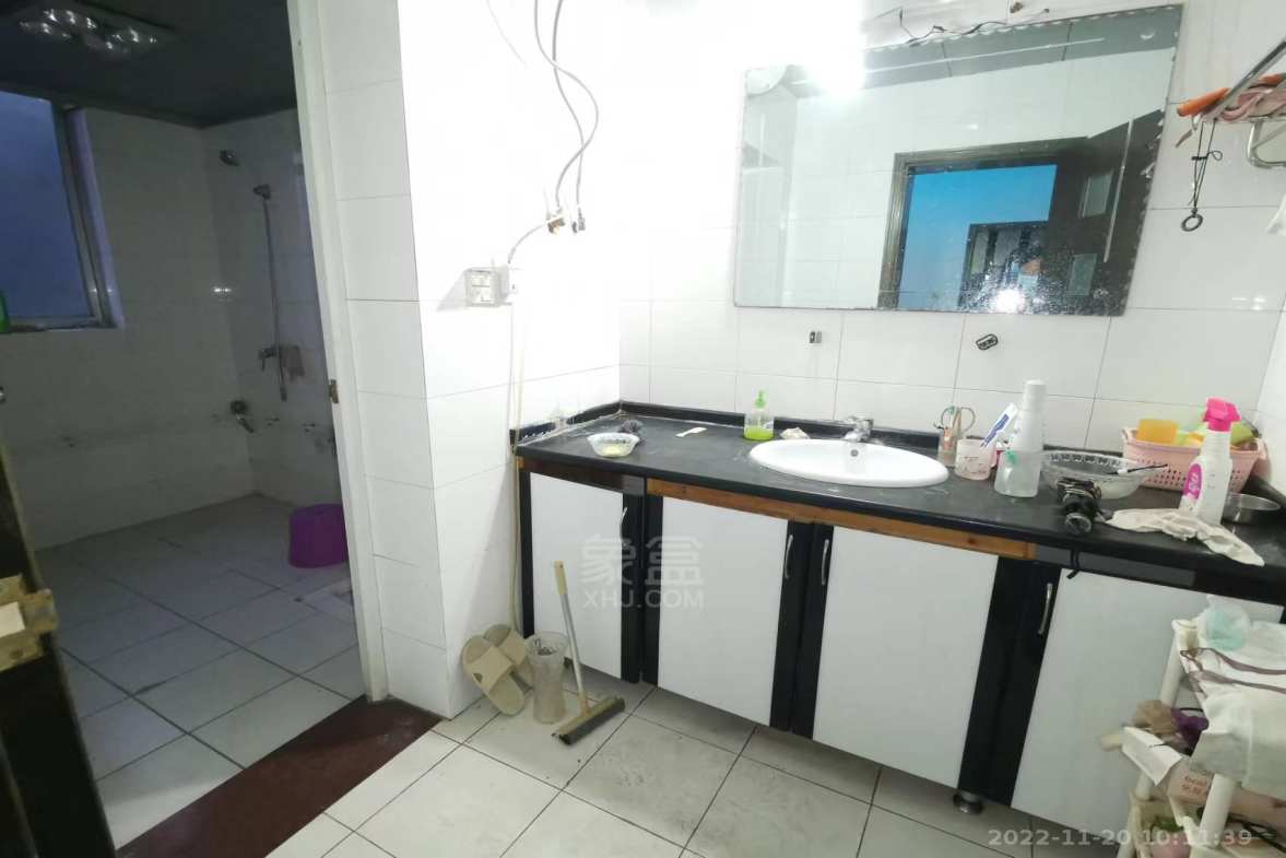 嵩源小区 4室2厅2卫 1700.00元/月 嵩源小区 4室2厅2卫 1700.00元/月室内图