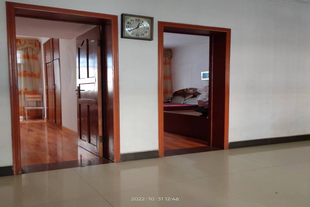 育财农贸市场（民营市场）  3室2厅2卫   1000.00元/月室内图