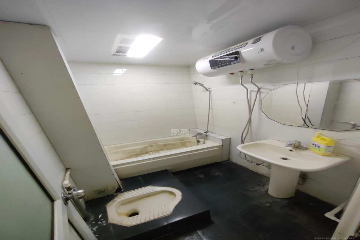 虹嘉花园(虹嘉园小区) 3室2厅2卫 3000.0元/月 虹嘉花园(虹嘉园小区) 3室2厅2卫 3000.0元/月室内图