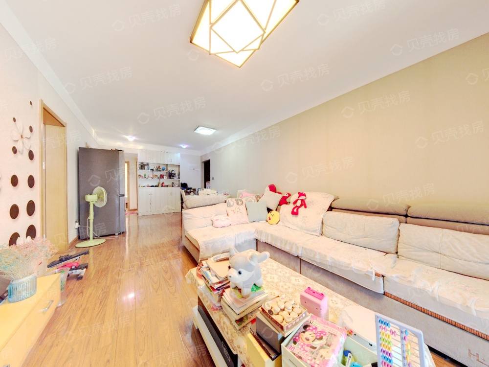 新阳光100大湖第  3室2厅2卫   130.00万客厅