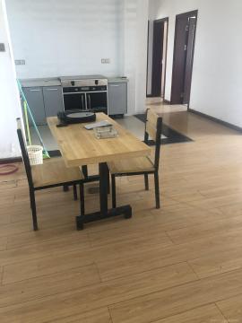 天鹅湖1号  4室2厅2卫    2000.0元/月