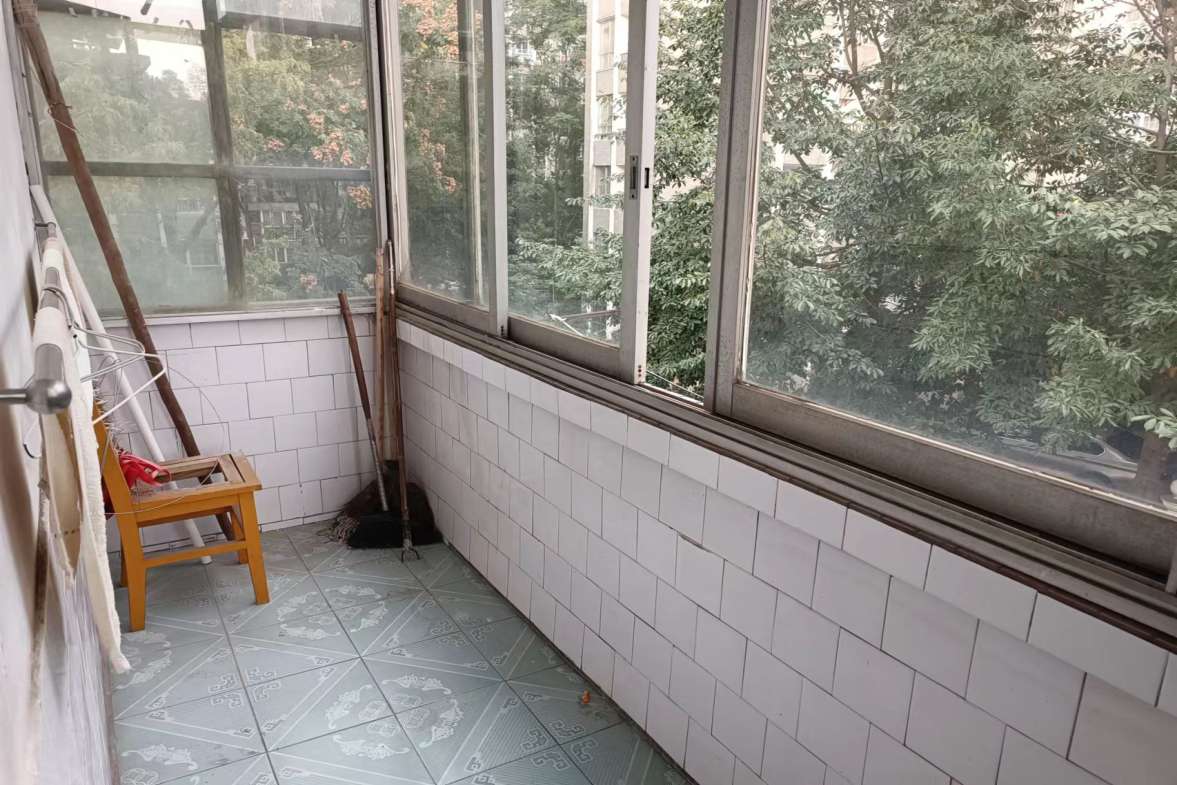 银色现代城  3室2厅2卫   800.00元/月室内图