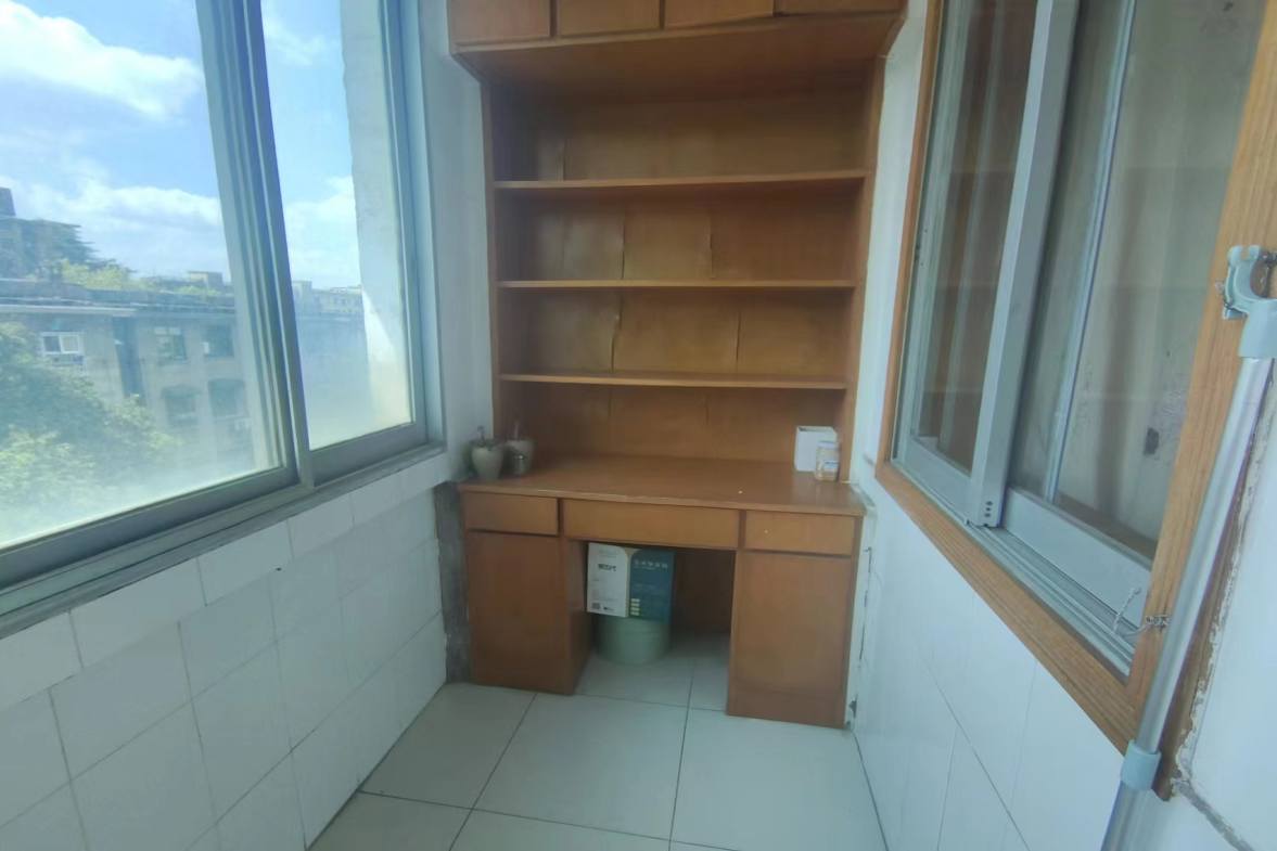 电影公司家属院  2室1厅1卫   800.00元/月室内图