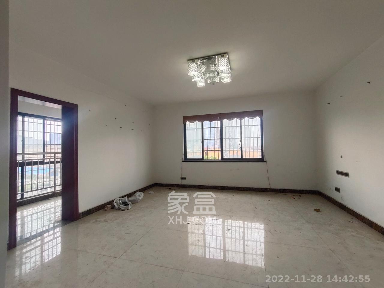 福圣园 3室2厅2卫 2500.0元/月