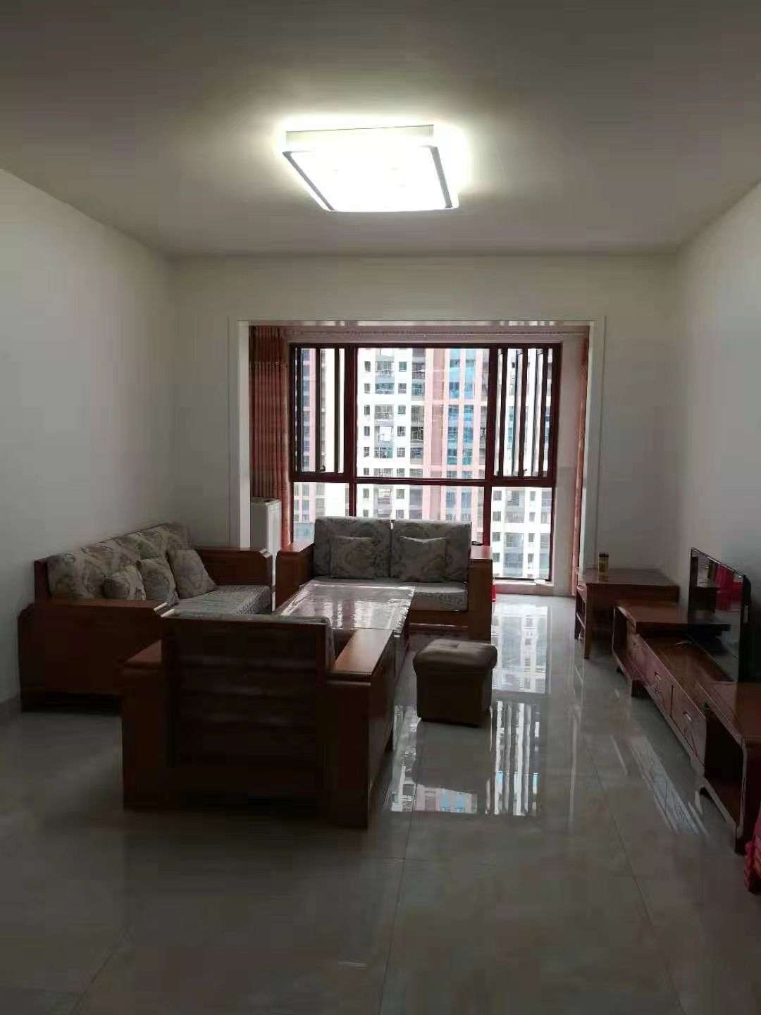 百弘学府城  3室2厅1卫    1800.0元/月室内图1