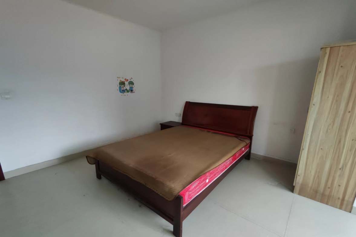 立新长湖安置区（水映豪廷安置房)  4室2厅2卫   1300.00元/月室内图