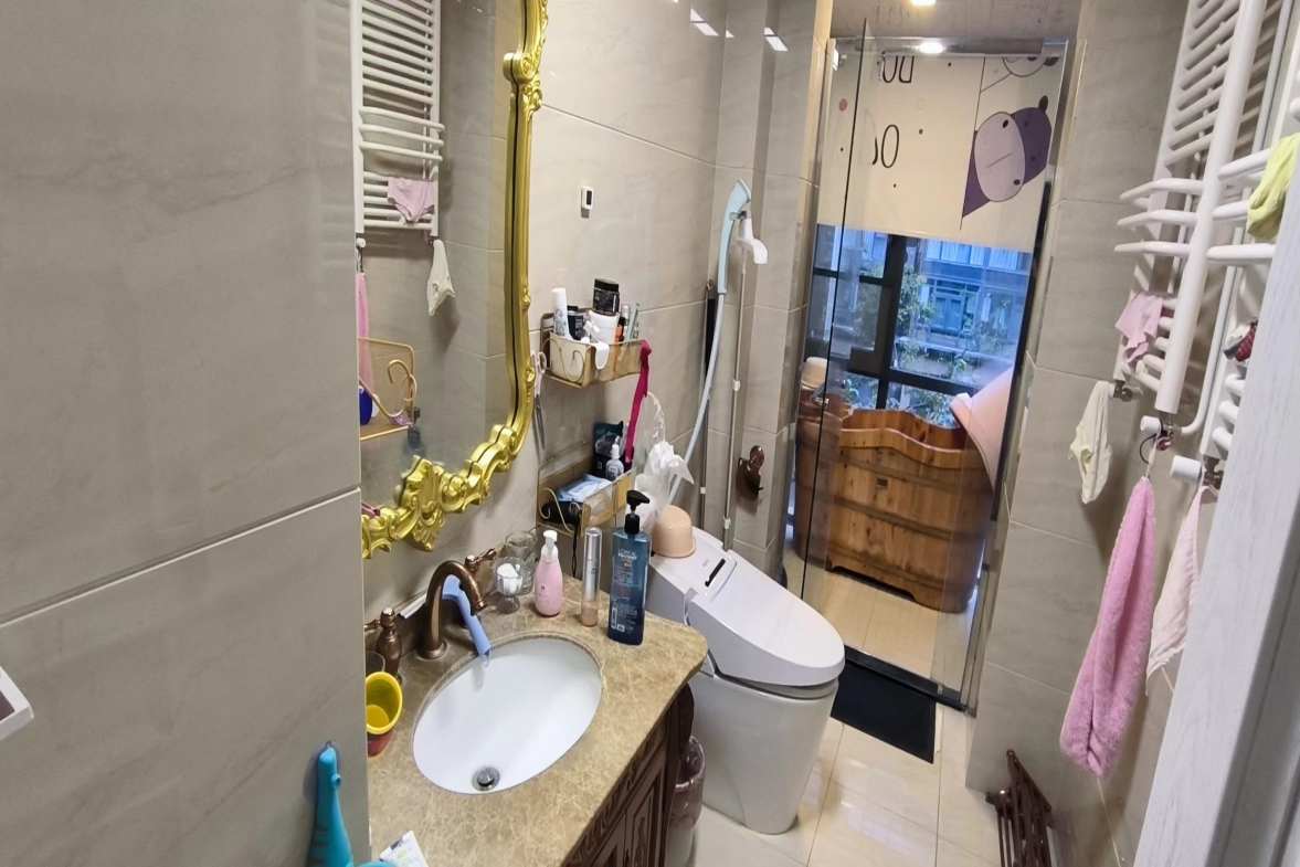 恒大中央公园  4室2厅3卫    6500.0元/月 恒大中央公园  4室2厅3卫    6500.0元/月室内图