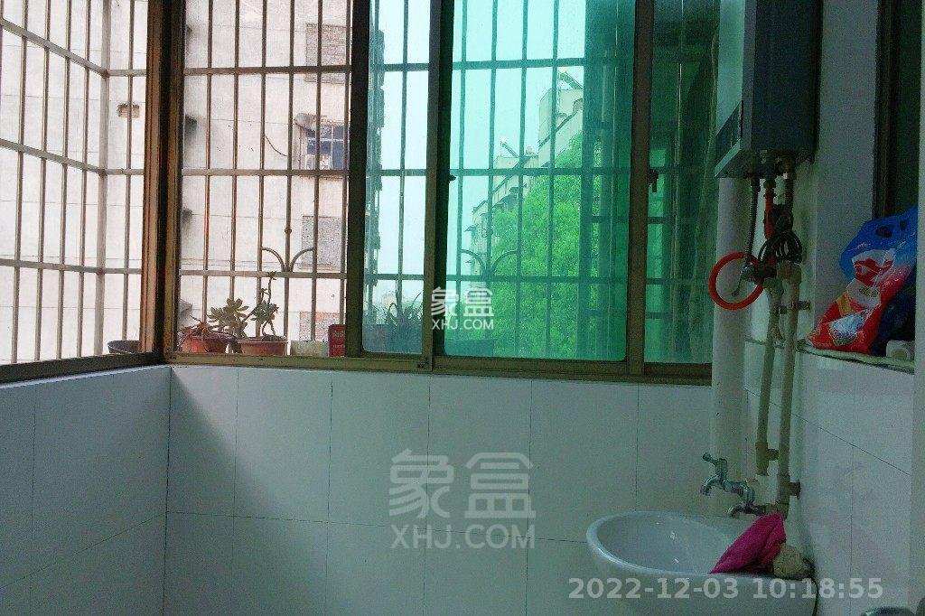 红旗花园  3室2厅1卫    1400.0元/月 红旗花园  3室2厅1卫    1400.0元/月室内图