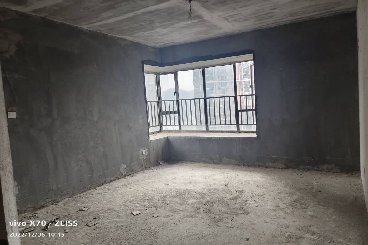 湾田家园  4室2厅3卫    116.0万客厅