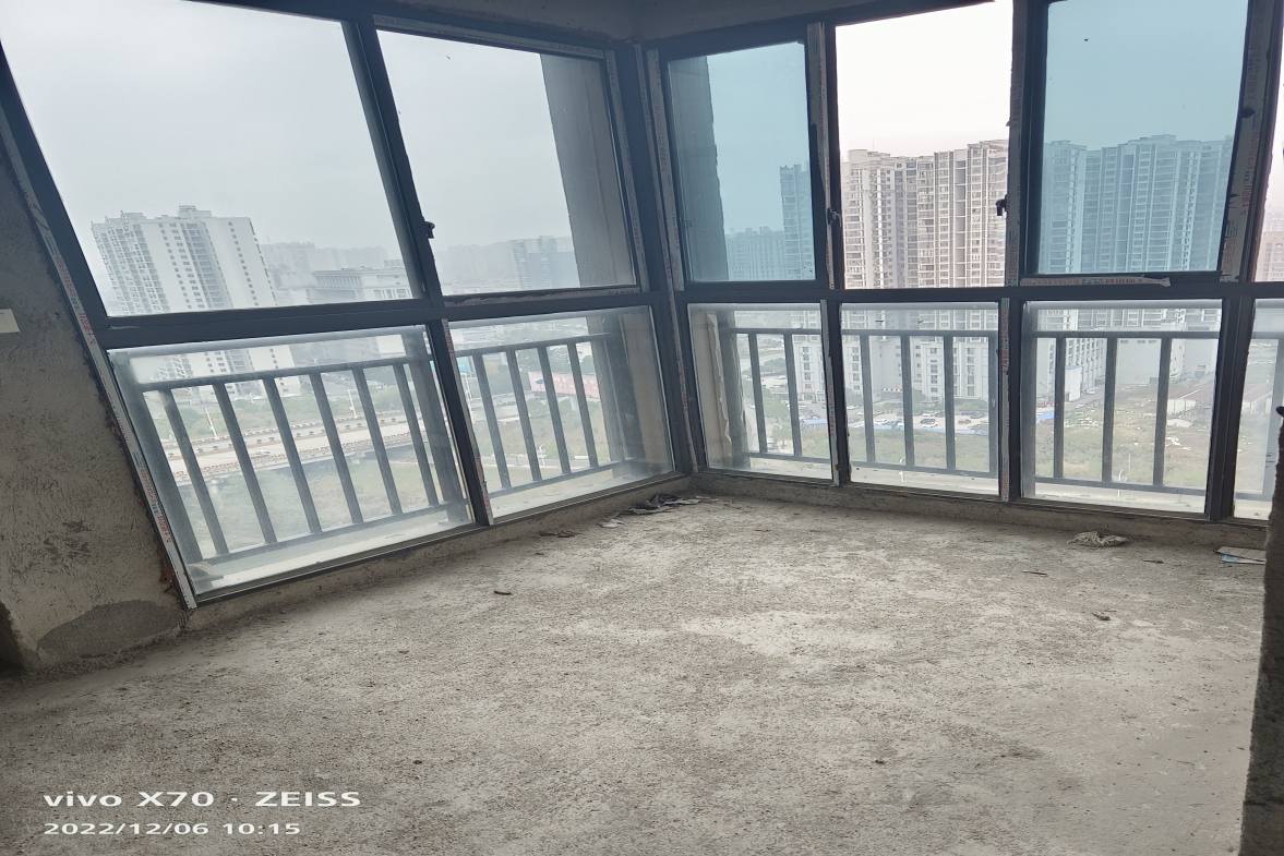 湾田家园  4室2厅3卫    116.0万客厅