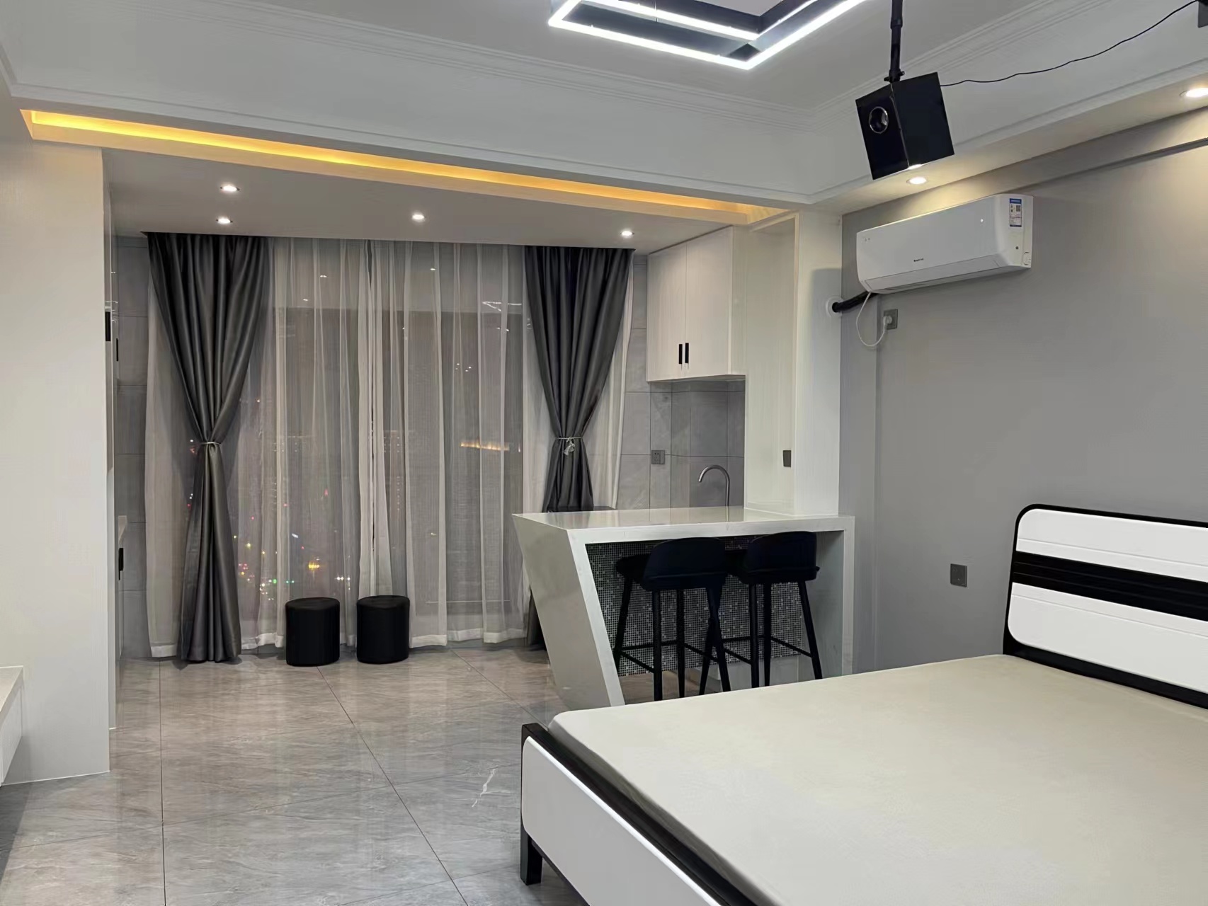 天伦城金三角  1室1厅1卫   1800.00元/月