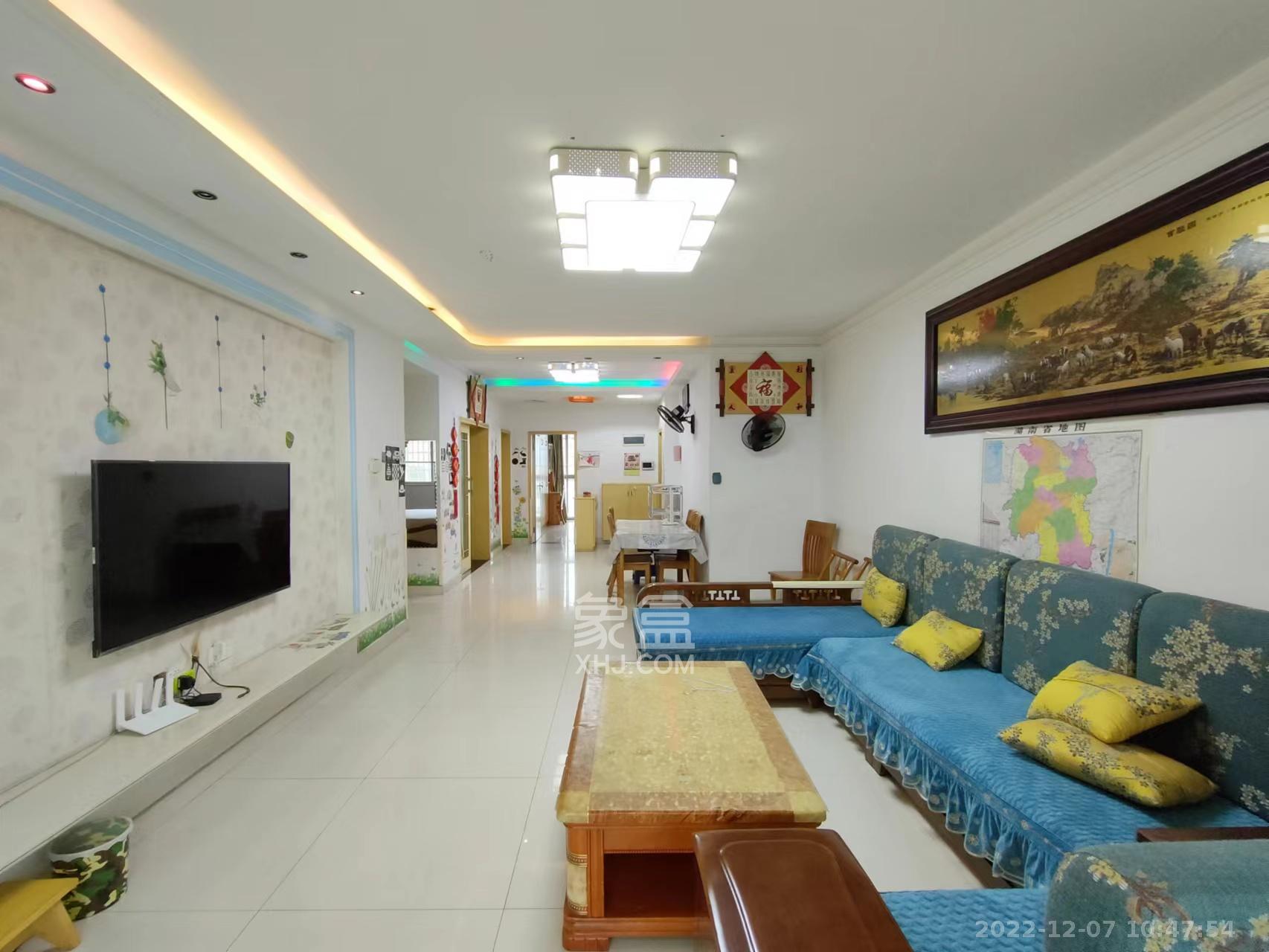 东南雅苑 3室2厅1卫 2600.0元/月