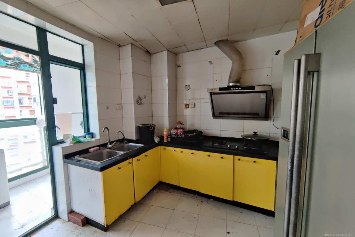 亚华香舍花都  4室2厅1卫   850.00元/月 亚华香舍花都  4室2厅1卫   850.00元/月室内图1