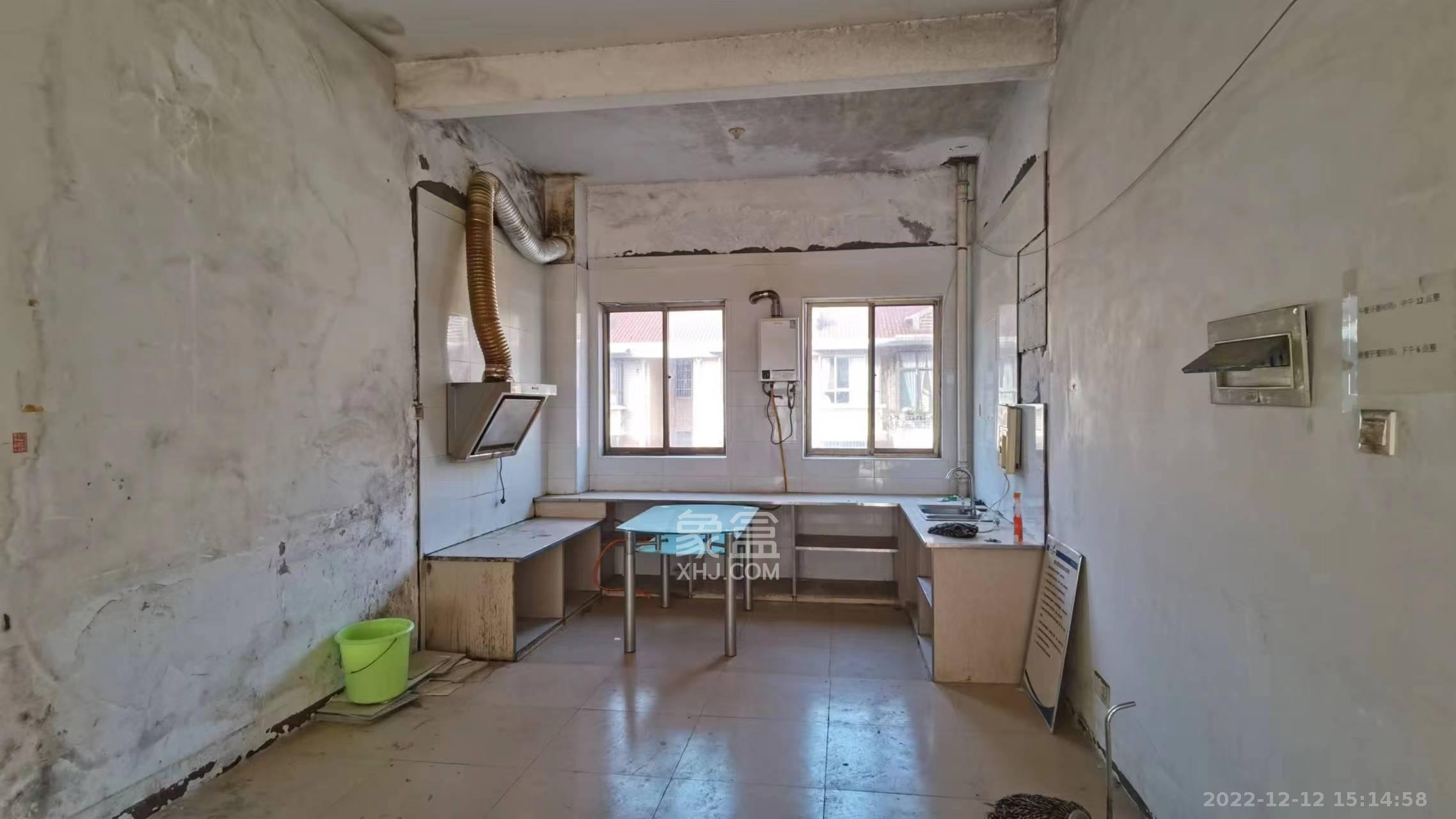 新悦家园 4室2厅2卫 2600.0元/月