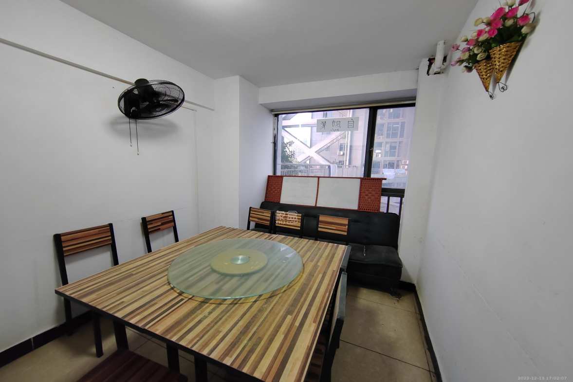 新时代广场  3室1厅1卫    2600.0元/月 新时代广场  3室1厅1卫    2600.0元/月室内图