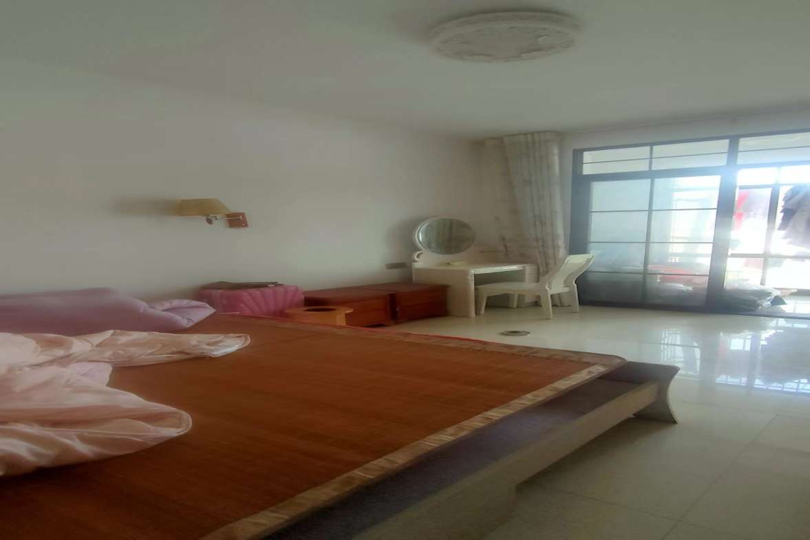 人和小区(小科七、九、十号地人和小区) 3室2厅2卫 47.8万 人和小区(小科七、九、十号地人和小区) 3室2厅2卫 47.8万客厅