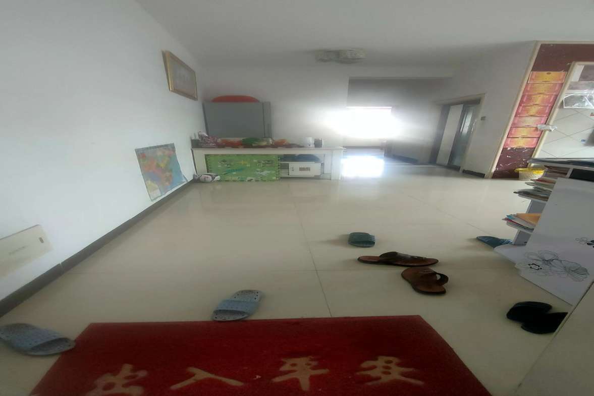 人和小区(小科七、九、十号地人和小区) 3室2厅2卫 47.8万 人和小区(小科七、九、十号地人和小区) 3室2厅2卫 47.8万客厅