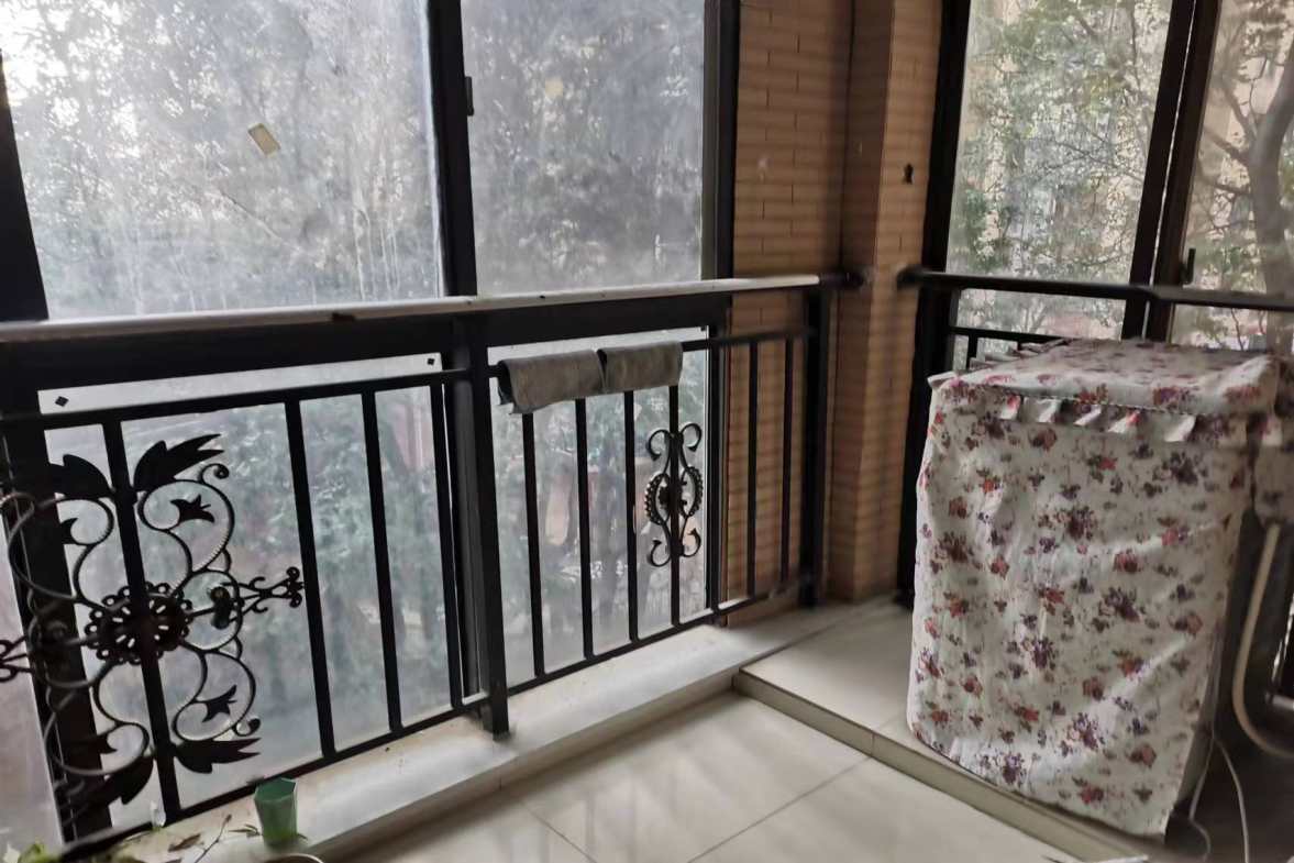 东方新城  2室2厅1卫   1600.00元/月室内图