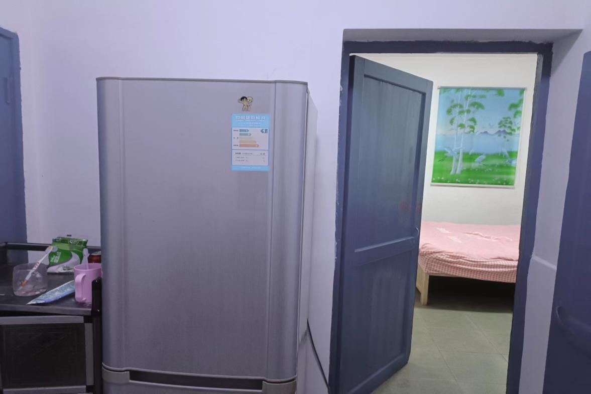 梓园社区(麻纺厂宿舍)  2室1厅1卫   800.00元/月室内图