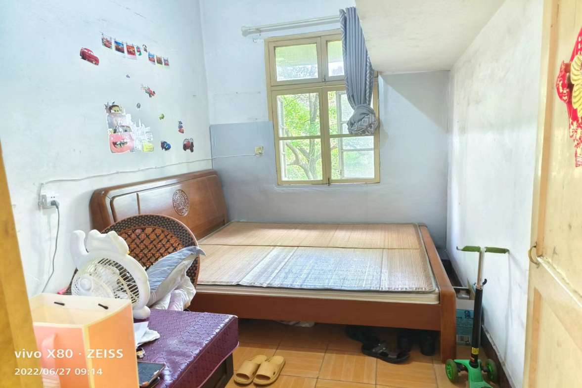 旁山冲  3室1厅1卫    26.8万客厅