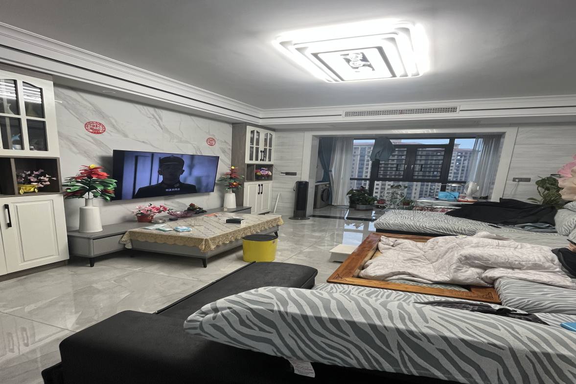 奥地利春天  3室2厅1卫   68.80万客厅