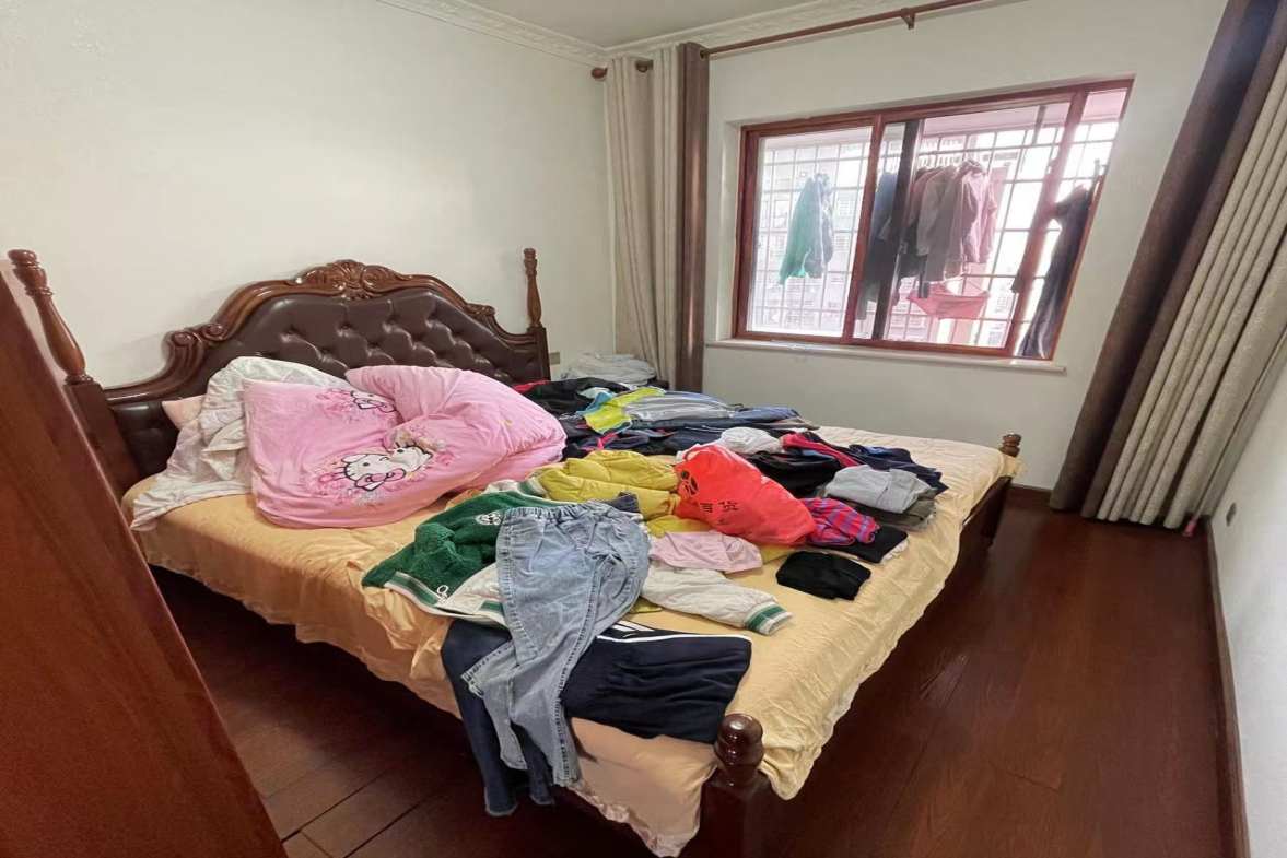 百弘帝景  3室2厅1卫    75.8万客厅