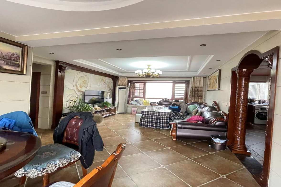 百弘帝景  3室2厅1卫    75.8万客厅