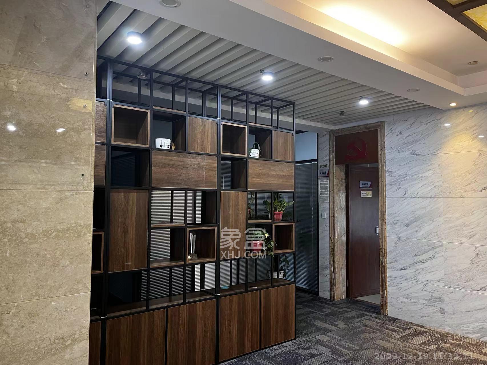 绿地中央广场   1141.0㎡      85000.0元/月