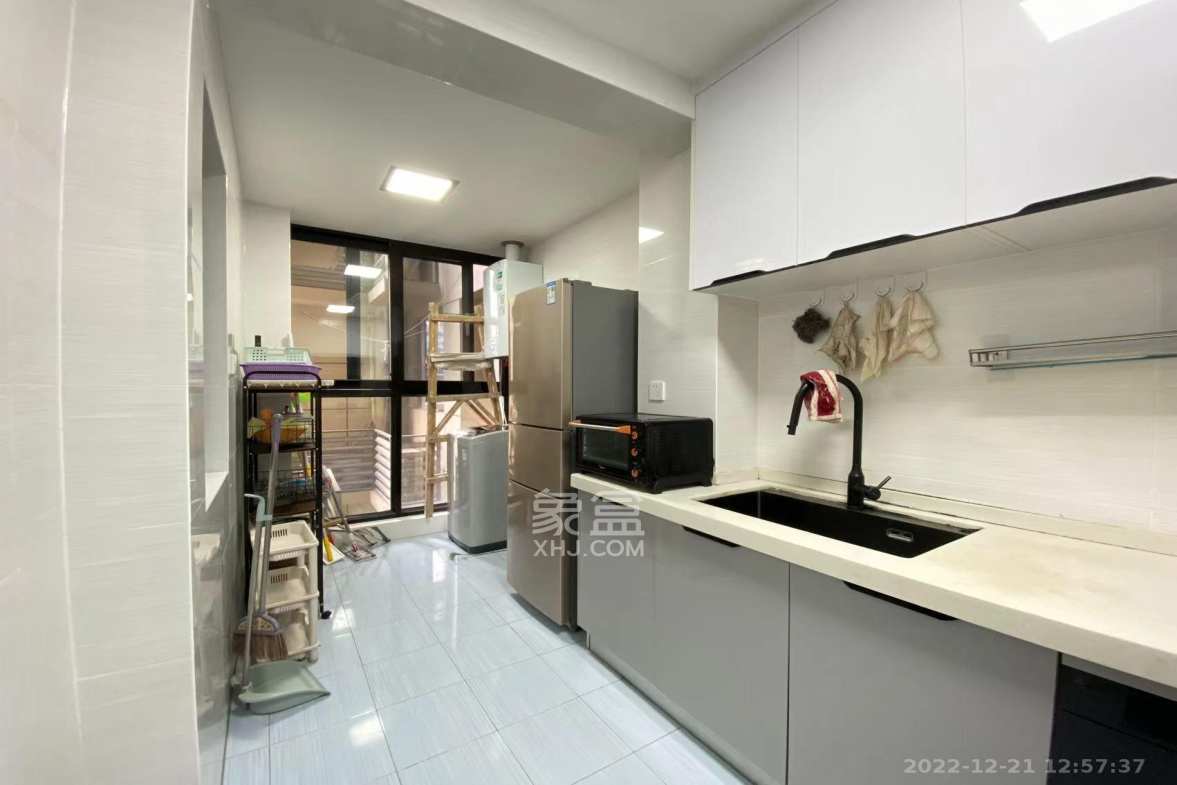 保利大都汇一期、二期  3室2厅2卫    3500.0元/月室内图